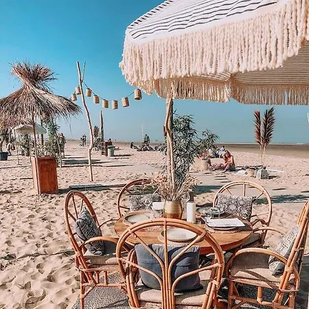 Beachy Days Near Ocean & Semesterbostad